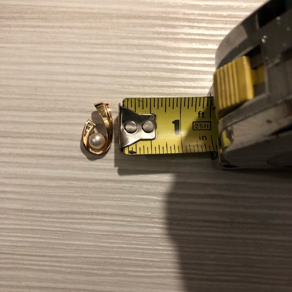 Beautiful gold, pearl, and diamond necklace pendant wearable on various chains. - Picture 8 of 9